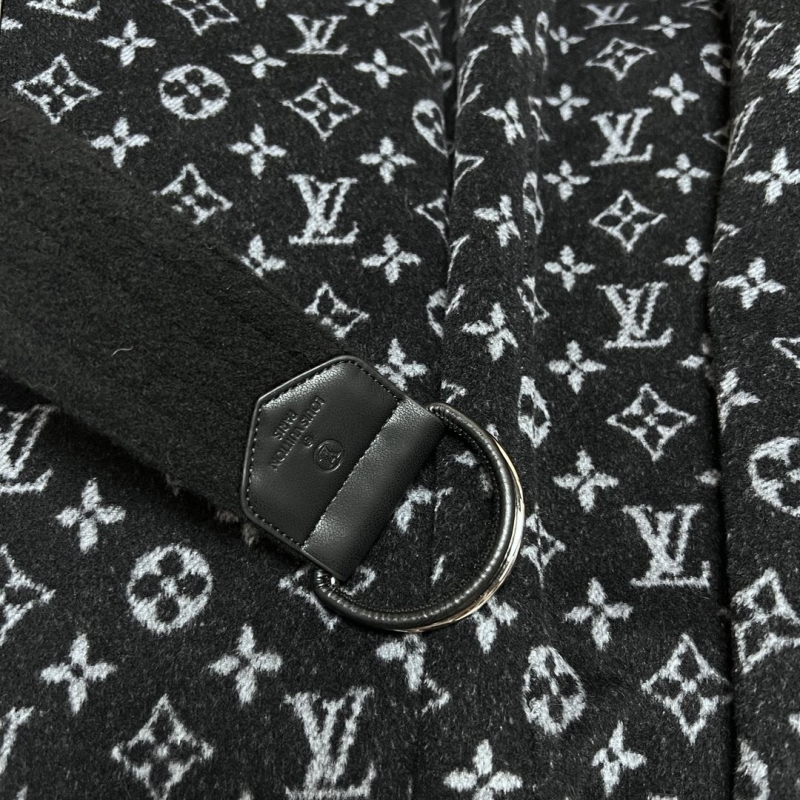 l0vis Vvtt0n outwear